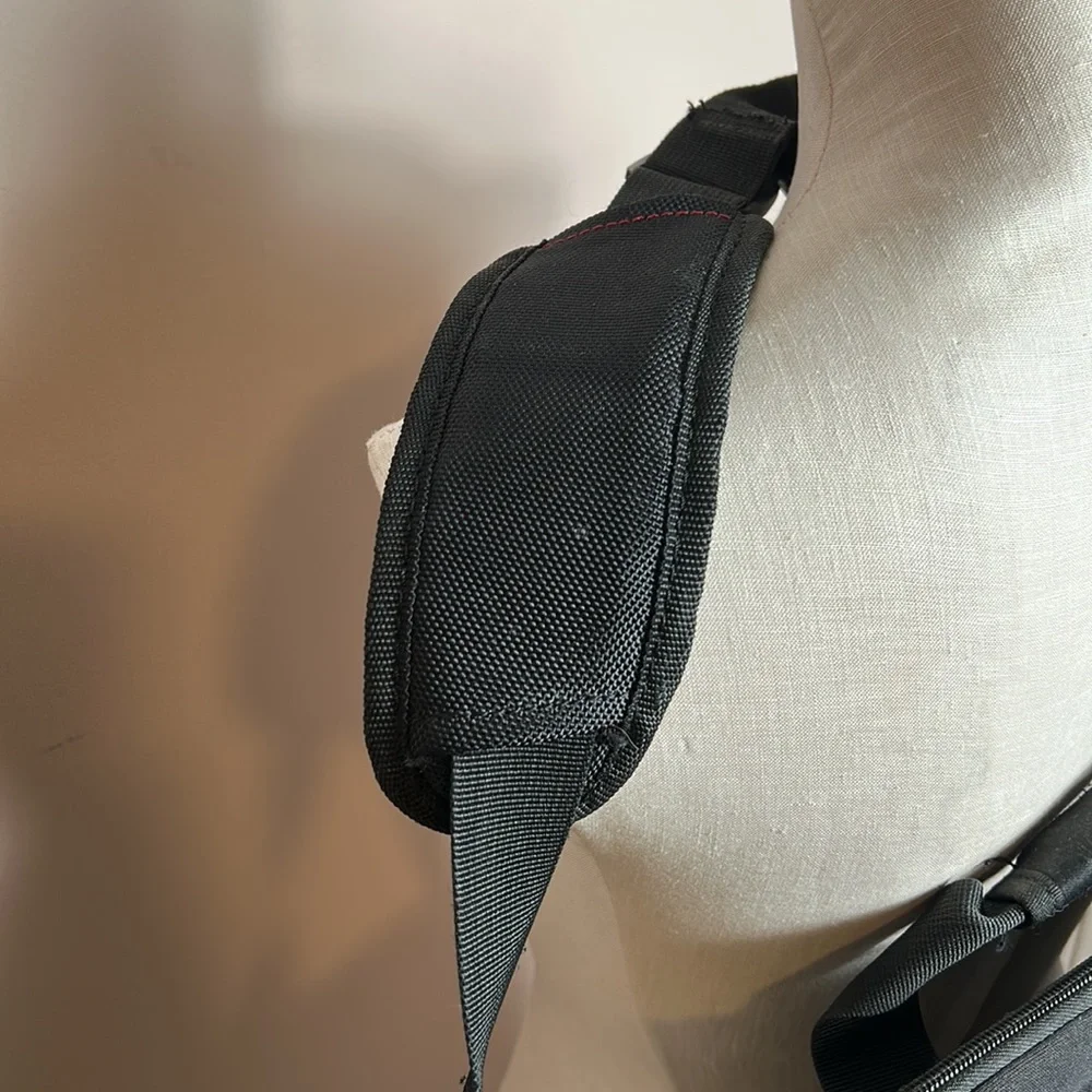 Samsonite Large Laptop Messenger Computer Bag with adjustable strap